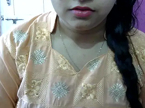Snapshot of Cute_Aliyaa chatting on May 7, 10:53 am Cute Aliyaa online show from May 7, 10:53 am