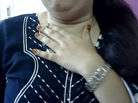 Snapshot of Cute_Aliyaa chatting on May 8, 10:31 am Cute Aliyaa online show from May 8, 10:31 am