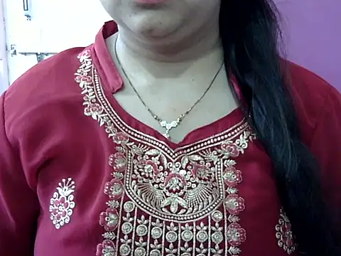 Snapshot of Cute_Aliyaa chatting on May 17, 10:33 am Cute Aliyaa online show from May 17, 10:33 am