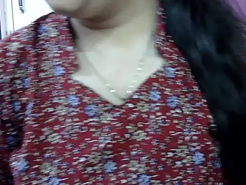 Snapshot of Cute_Aliyaa chatting on May 19, 1:39 pm Cute Aliyaa online show from May 19, 1:39 pm