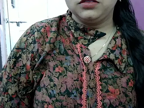 Snapshot of Cute_Aliyaa chatting on May 20, 2:01 pm Cute Aliyaa online show from May 20, 2:01 pm