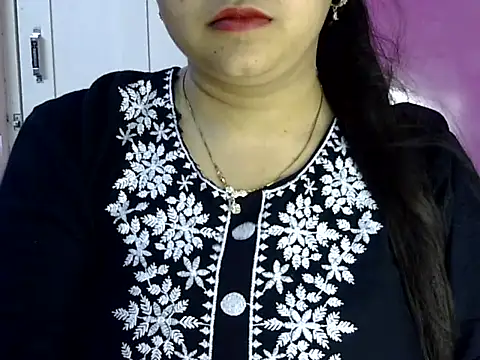 Snapshot of Cute_Aliyaa chatting on May 21, 1:51 pm Cute Aliyaa online show from May 21, 1:51 pm