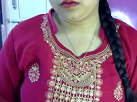 Snapshot of Cute_Aliyaa chatting on May 23, 11:03 am Cute Aliyaa online show from May 23, 11:03 am