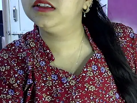 Snapshot of Cute_Aliyaa chatting on May 25, 10:10 am Cute Aliyaa online show from May 25, 10:10 am