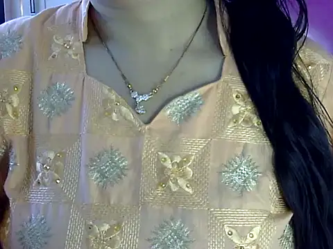 Snapshot of Cute_Aliyaa chatting on May 31, 9:49 am Cute Aliyaa online show from May 31, 9:49 am