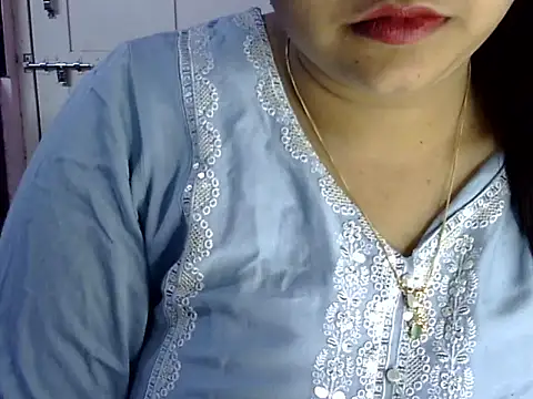 Snapshot of Cute_Aliyaa chatting on June 4, 1:39 pm Cute Aliyaa online show from June 4, 1:39 pm