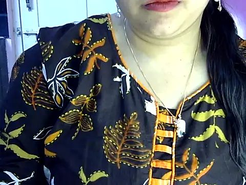 Snapshot of Cute_Aliyaa chatting on June 7, 1:37 pm Cute Aliyaa online show from June 7, 1:37 pm