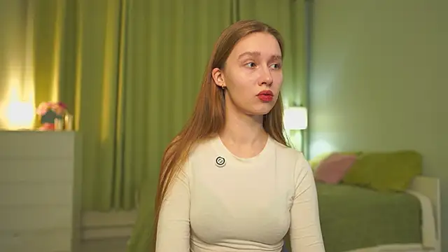 Snapshot of SharaNewbern chatting on February 12, 1:50 pm SharaNewbern online show from February 12, 1:50 pm