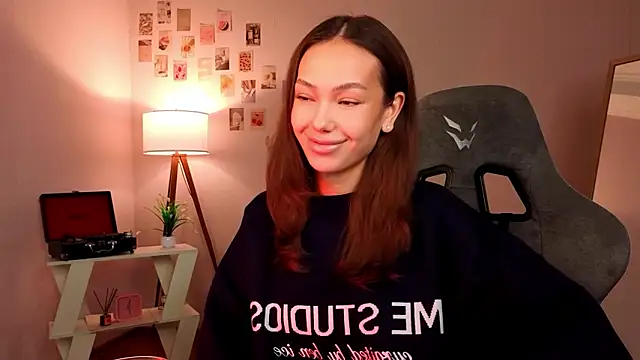 Snapshot of nexorine chatting on February 4, 1:28 pm nexorine online show from February 4, 1:28 pm