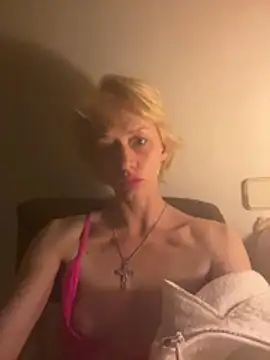 Snapshot of parisleau chatting on May 7, 8:47 pm parisleau online show from May 7, 8:47 pm