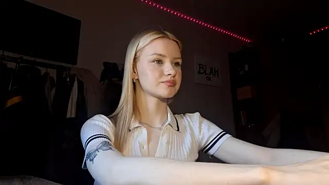 Snapshot of ChongTreece chatting on February 13, 6:09 am ChongTreece online show from February 13, 6:09 am