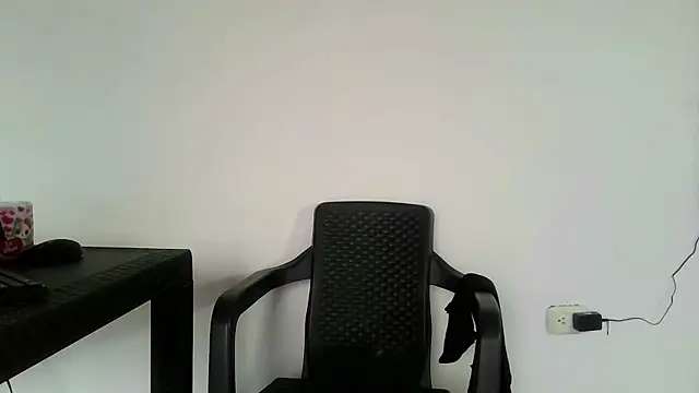 Snapshot of luisk200 chatting on February 10, 1:04 pm luisk200 online show from February 10, 1:04 pm