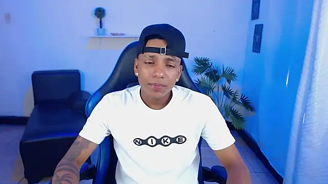 Snapshot of ostinn18 chatting on March 4, 2:12 pm ostinn18 online show from March 4, 2:12 pm