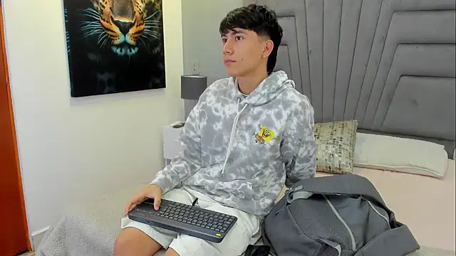 Snapshot of Raphael_Nyon chatting on February 25, 11:31 am Raphael Nyon online show from February 25, 11:31 am