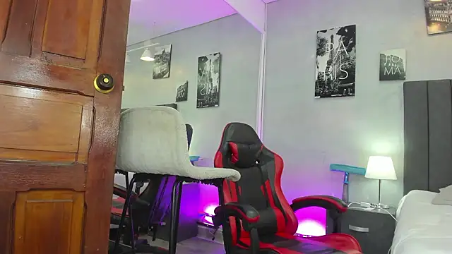 Snapshot of Raphael_Nyon chatting on March 2, 5:08 am Raphael Nyon online show from March 2, 5:08 am