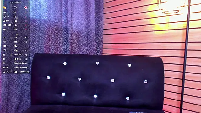Snapshot of TheBatMansion chatting on June 17, 7:59 pm TheBatMansion online show from June 17, 7:59 pm