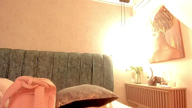 Aleera Walton online show from April 11, 9:08 pm