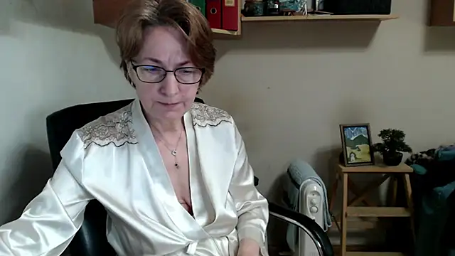 katemodel online show from March 24, 8:08 am