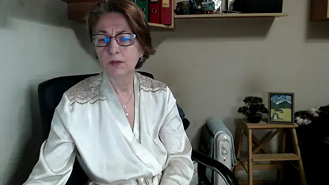 katemodel online show from April 4, 7:06 am