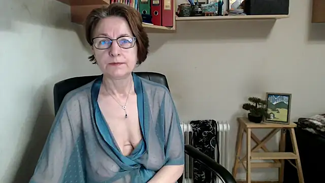 katemodel online show from May 23, 6:51 am