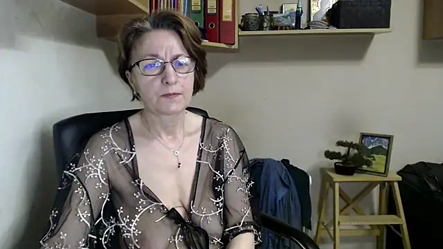 katemodel online show from June 5, 6:09 am
