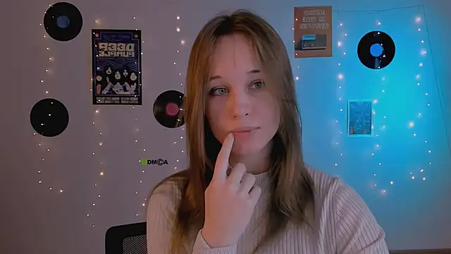 Snapshot of eira_mouse chatting on February 20, 9:43 am eira mouse online show from February 20, 9:43 am