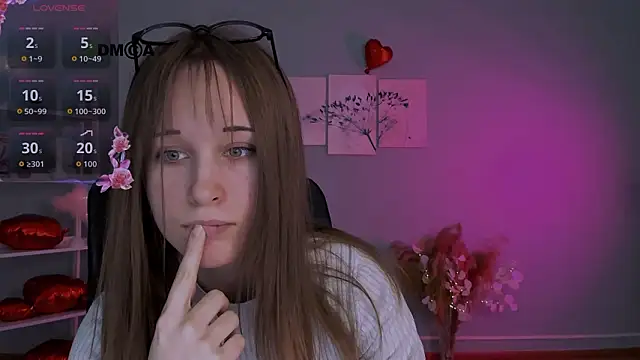 Snapshot of eira_mouse chatting on February 21, 9:43 am eira mouse online show from February 21, 9:43 am