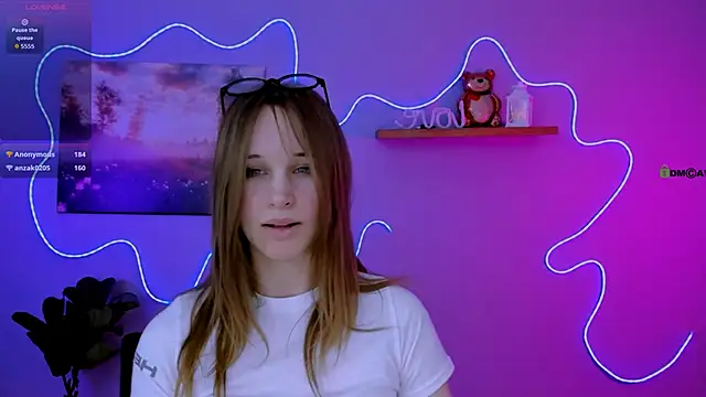 Snapshot of eira_mouse chatting on March 1, 1:02 pm eira mouse online show from March 1, 1:02 pm