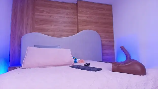 shaina adams online show from March 31, 11:54 am