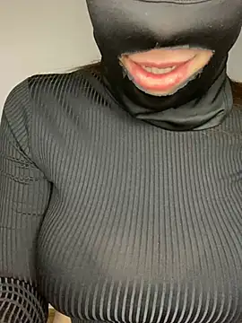 Snapshot of Mishelxxx2 chatting on February 13, 9:49 am Mishelxxx2 online show from February 13, 9:49 am