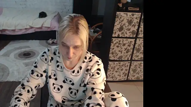 Snapshot of Your_guilty_pleasure1 chatting on February 14, 10:50 pm Your guilty pleasure1 online show from February 14, 10:50 pm