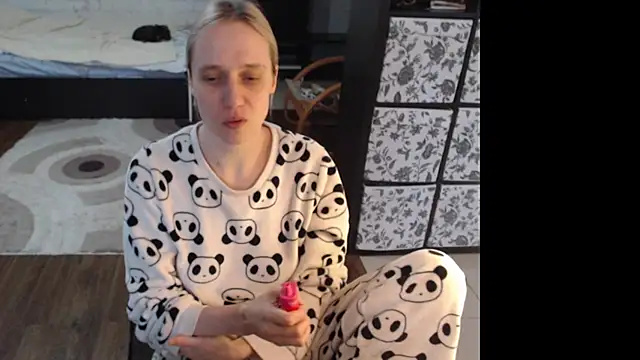 Snapshot of Your_guilty_pleasure1 chatting on March 2, 8:43 am Your guilty pleasure1 online show from March 2, 8:43 am