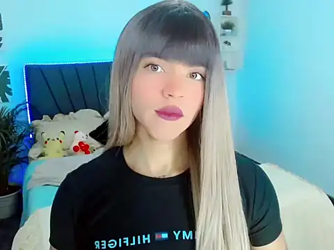 ZoeSchmmit online show from June 24, 4:06 pm