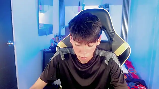 Liarr  online show from May 15, 11:23 pm