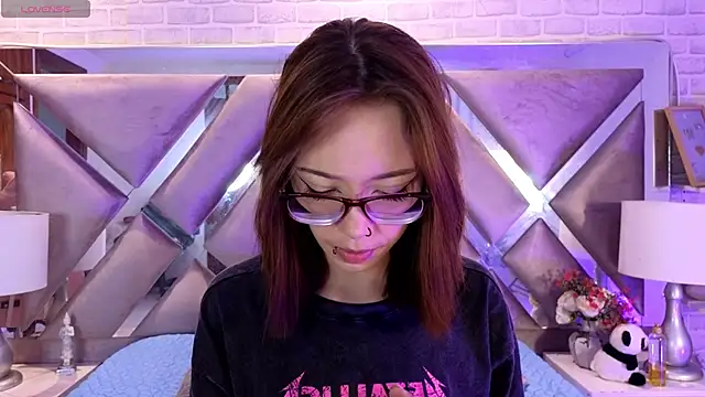 Snapshot of HarperrWest chatting on February 2, 8:51 pm HarperrWest online show from February 2, 8:51 pm