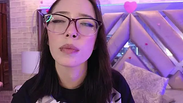 Snapshot of HarperrWest chatting on February 20, 8:20 pm HarperrWest online show from February 20, 8:20 pm