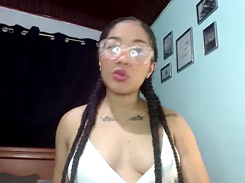 Sexy Supermomm online show from April 7, 11:37 pm