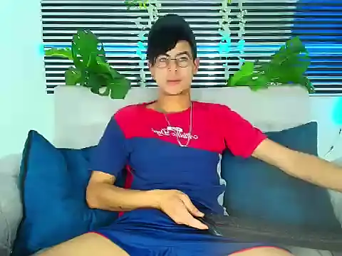 Snapshot of ThiiagoSaeenz chatting on February 9, 4:00 pm ThiiagoSaeenz online show from February 9, 4:00 pm