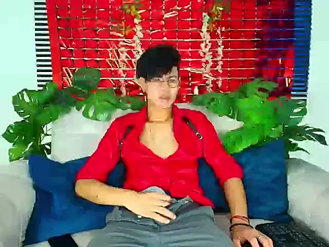 Snapshot of ThiiagoSaeenz chatting on February 25, 3:54 pm ThiiagoSaeenz online show from February 25, 3:54 pm