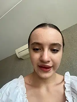 MiaTee online show from April 8, 2:00 am