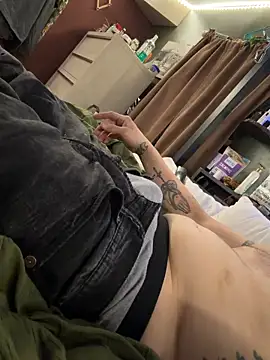 Snapshot of mileslongdeep chatting on February 13, 6:42 am mileslongdeep online show from February 13, 6:42 am