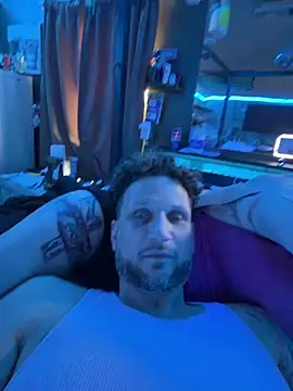 Snapshot of mileslongdeep chatting on February 16, 6:04 pm mileslongdeep online show from February 16, 6:04 pm