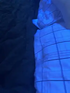 Snapshot of mileslongdeep chatting on February 20, 6:37 am mileslongdeep online show from February 20, 6:37 am