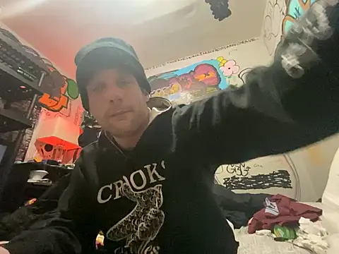 Snapshot of gothboiplzty chatting on February 10, 10:36 pm gothboiplzty online show from February 10, 10:36 pm