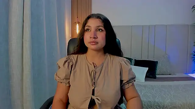 Victoria Rosee online show from June 12, 1:43 pm