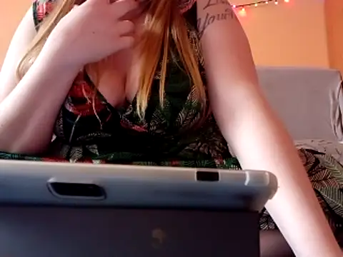 Snapshot of trixye21 chatting on February 23, 8:55 am trixye21 online show from February 23, 8:55 am