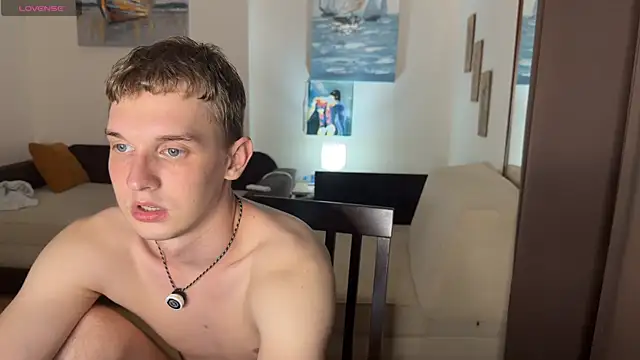 Snapshot of Friday_gay_dude chatting on August 7, 8:11 pm Friday gay dude online show from August 7, 8:11 pm