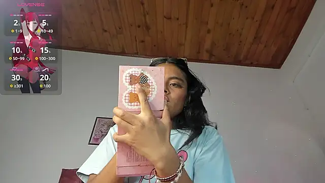 luna velveth online show from March 27, 1:11 am