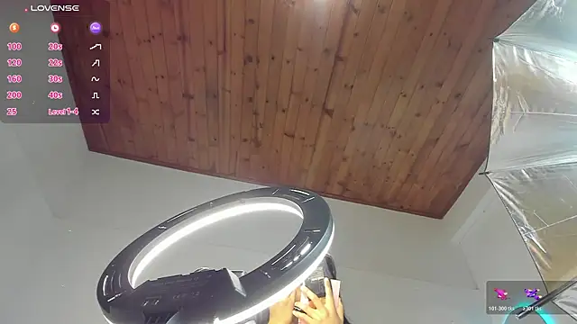 luna velveth online show from April 11, 10:19 am