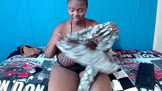 Snapshot of PrettyLisa26 chatting on February 8, 5:55 am PrettyLisa26 online show from February 8, 5:55 am